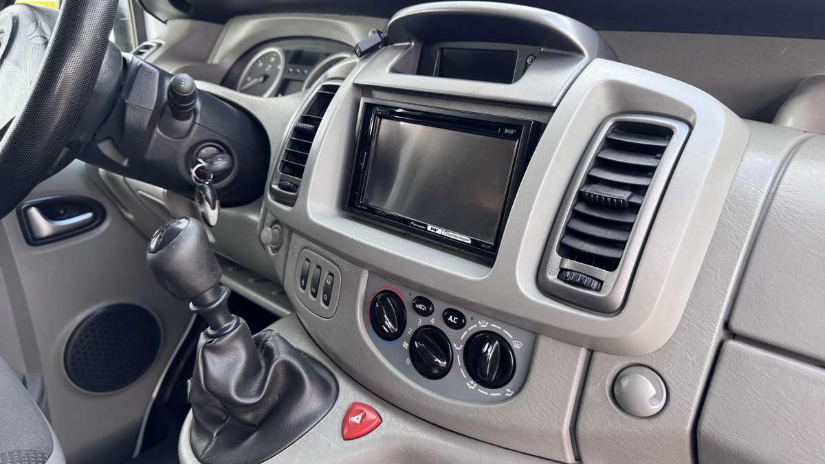 Opel Vivaro, 2.0 l., passenger minibus