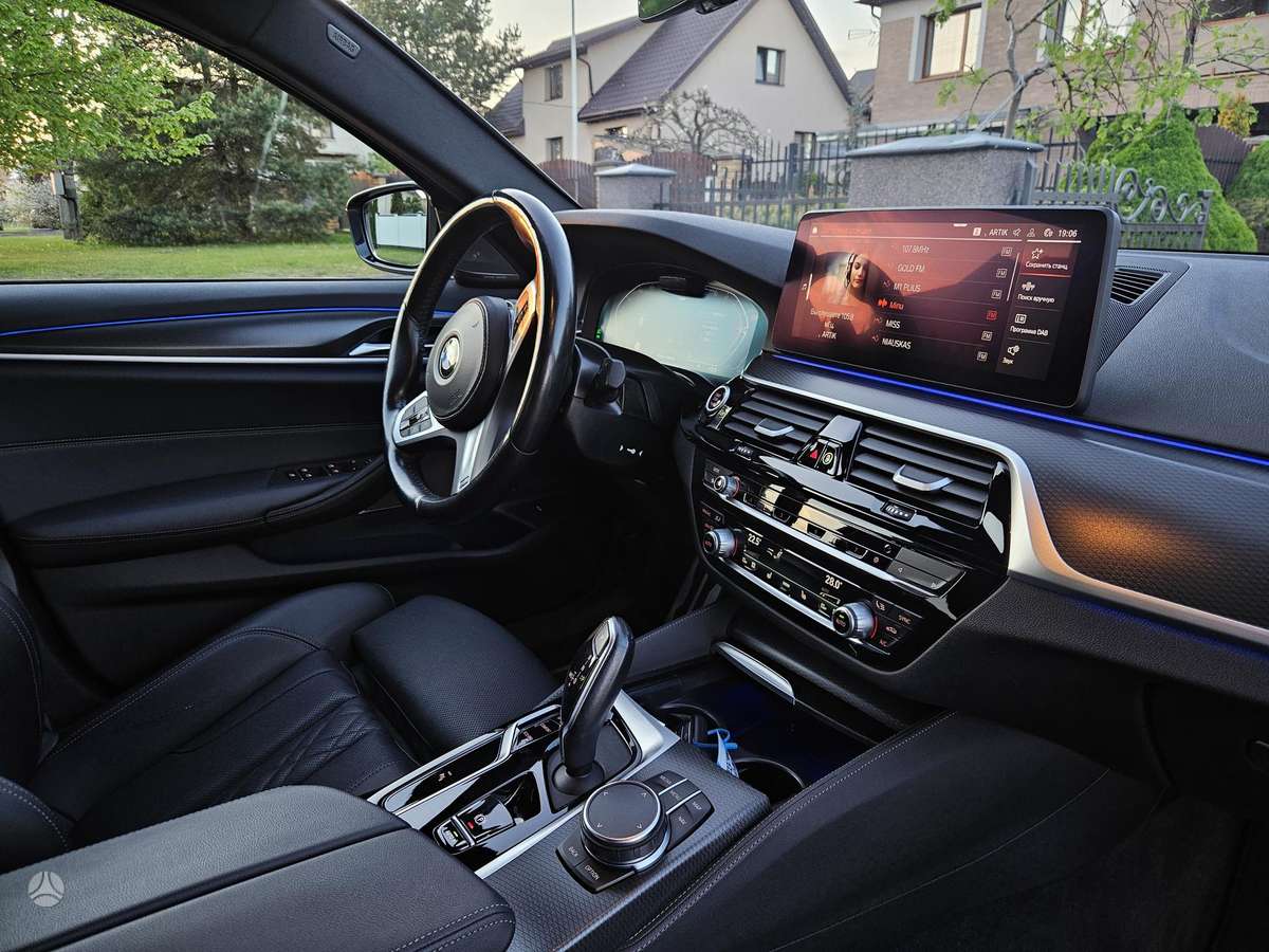 BMW 520, 2.0 l., saloon / sedan