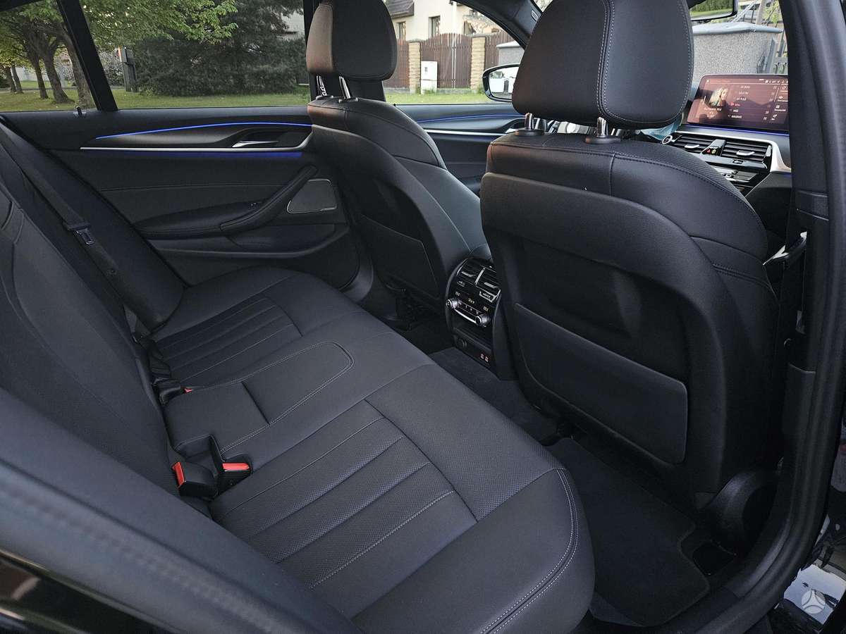 BMW 520, 2.0 l., saloon / sedan