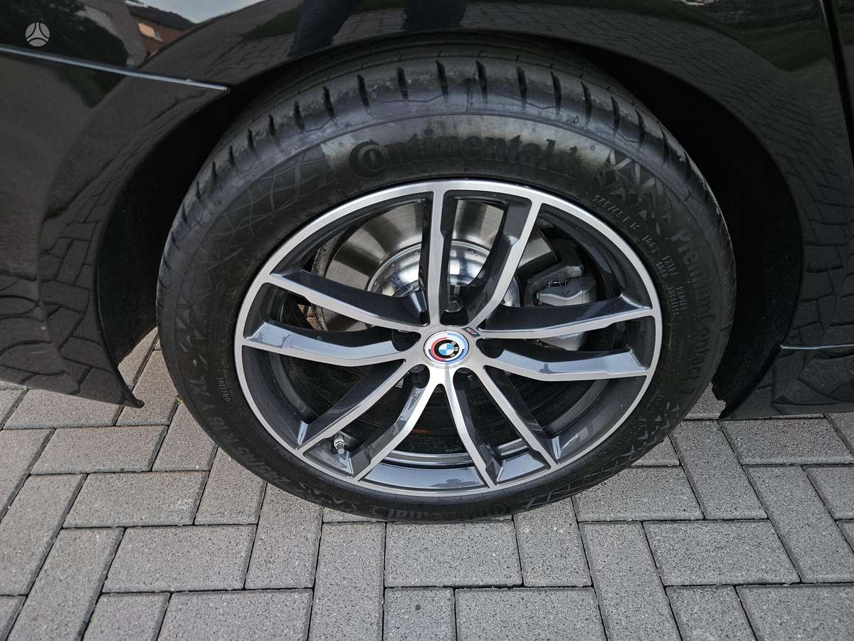BMW 520, 2.0 l., saloon / sedan