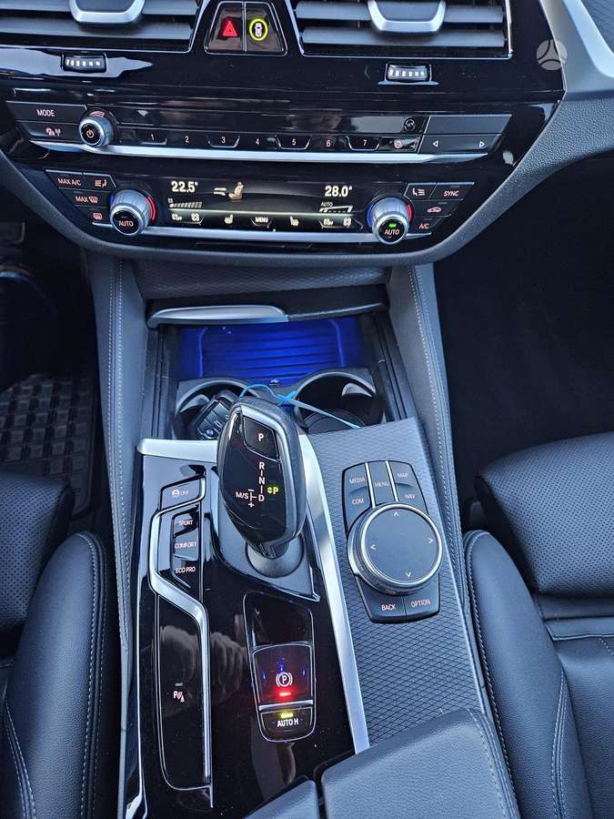 BMW 520, 2.0 l., saloon / sedan