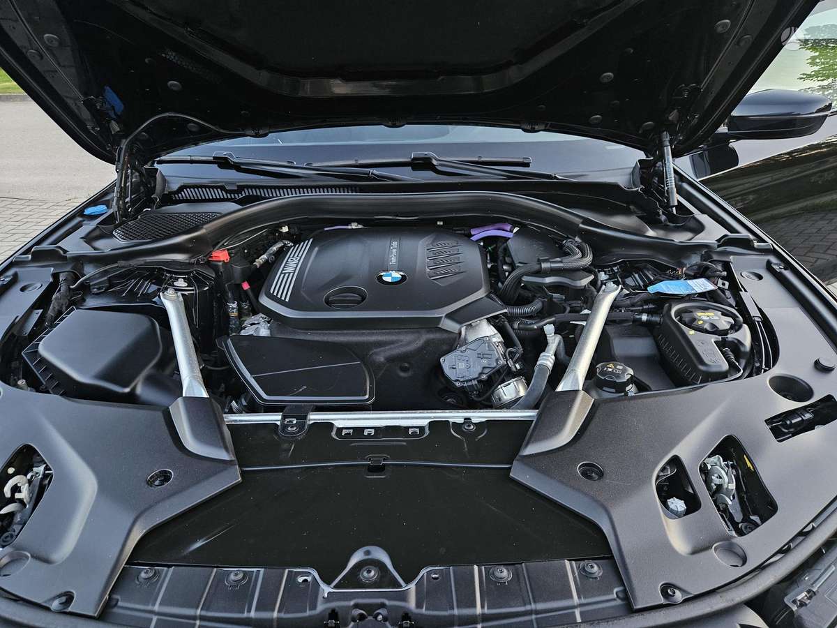 BMW 520, 2.0 l., saloon / sedan