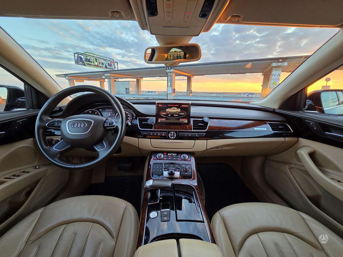 Audi A8, 3.0 l., sedanas