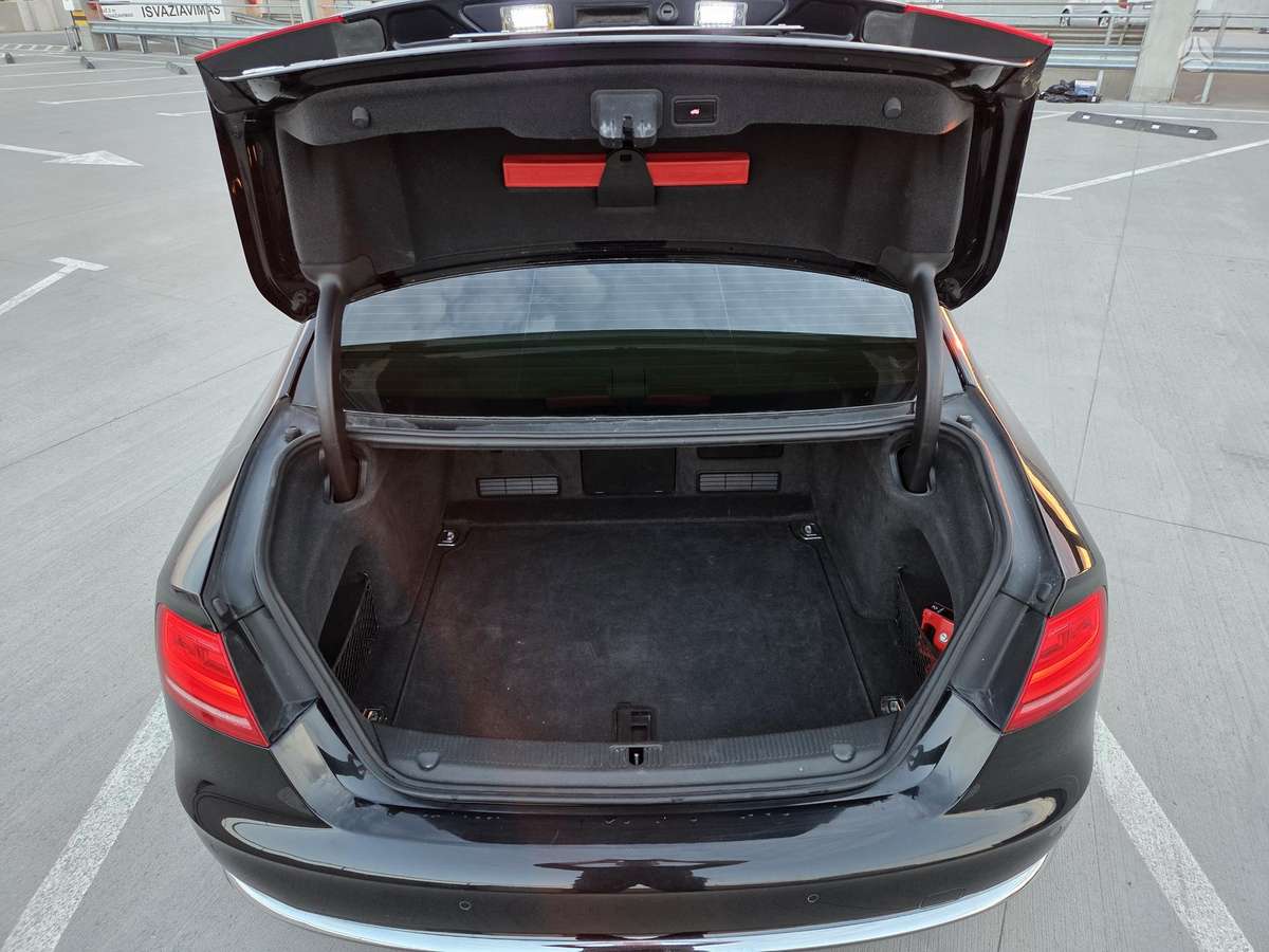 Audi A8, 3.0 l., sedanas
