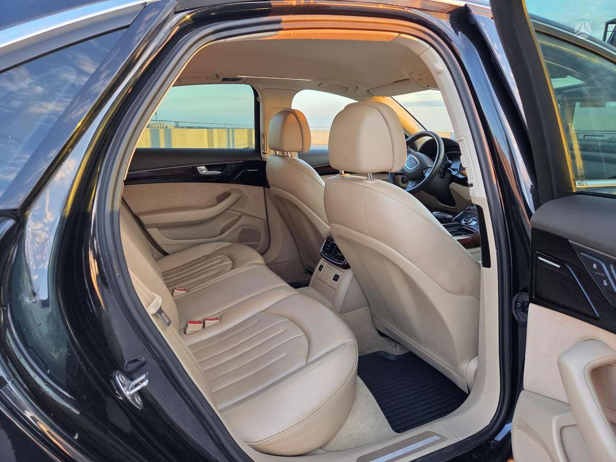 Audi A8, 3.0 l., sedanas