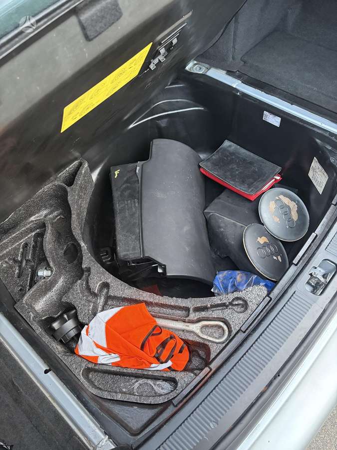 Audi A8, 2.5 l., Седан