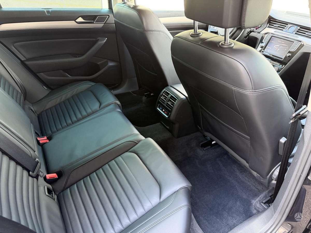 Volkswagen Passat - 11