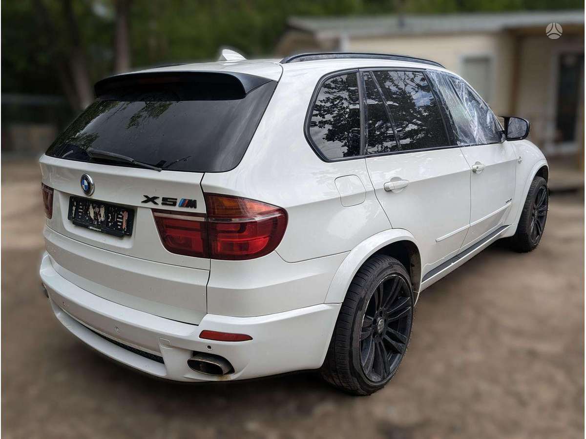 BMW X5 engine