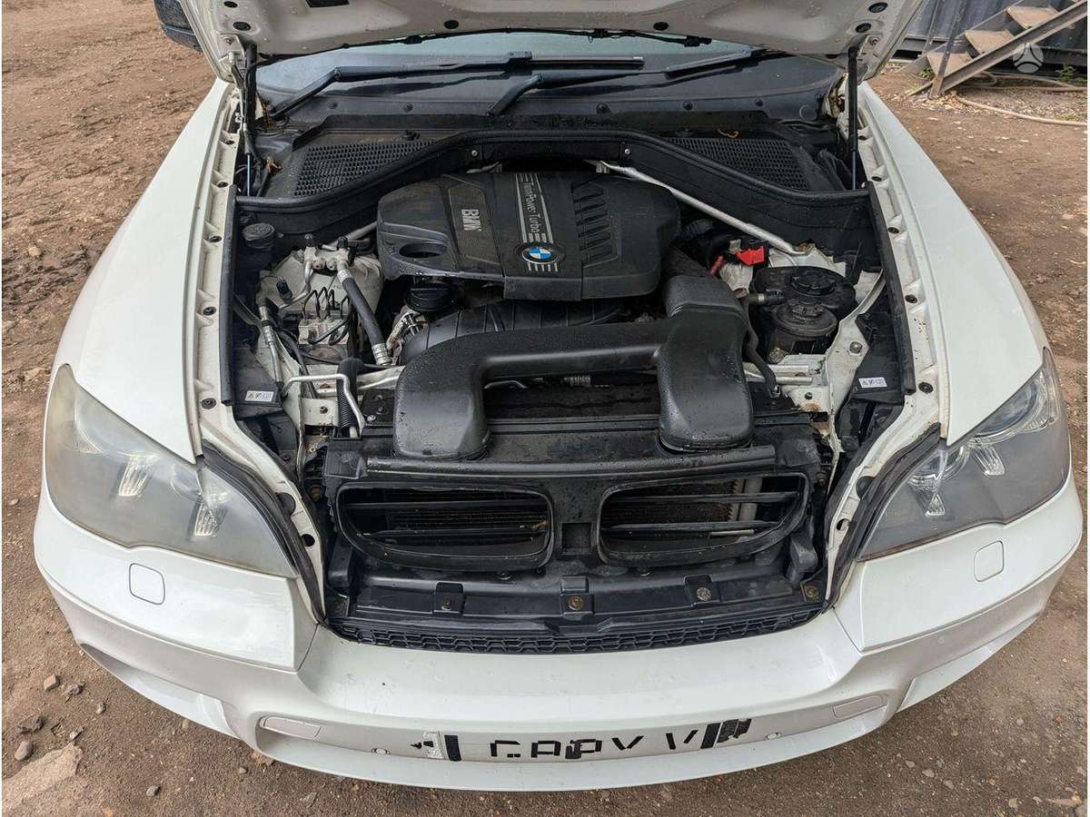 BMW X5 engine