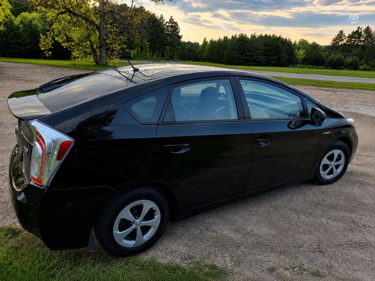 Toyota Prius - 4