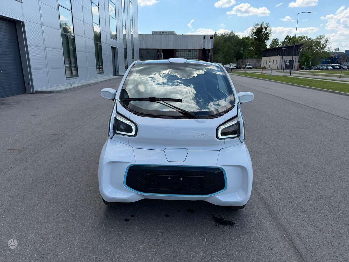 XEV YOYO, hatchback