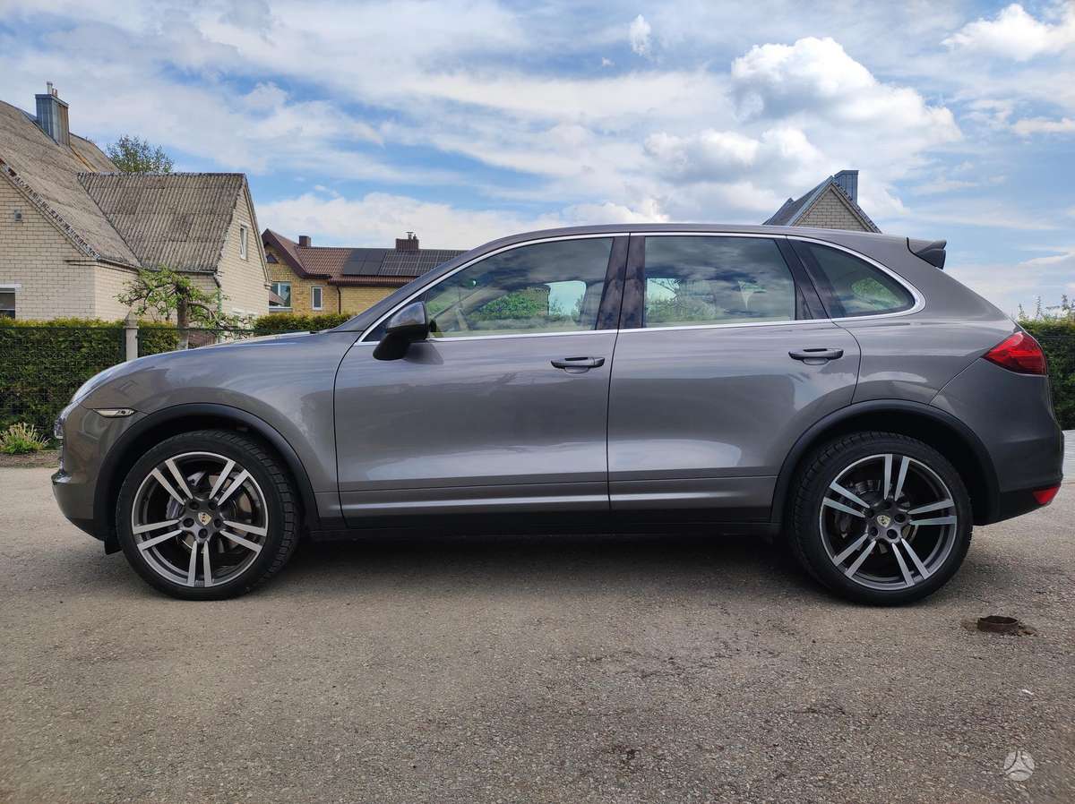 Porsche Cayenne - 1