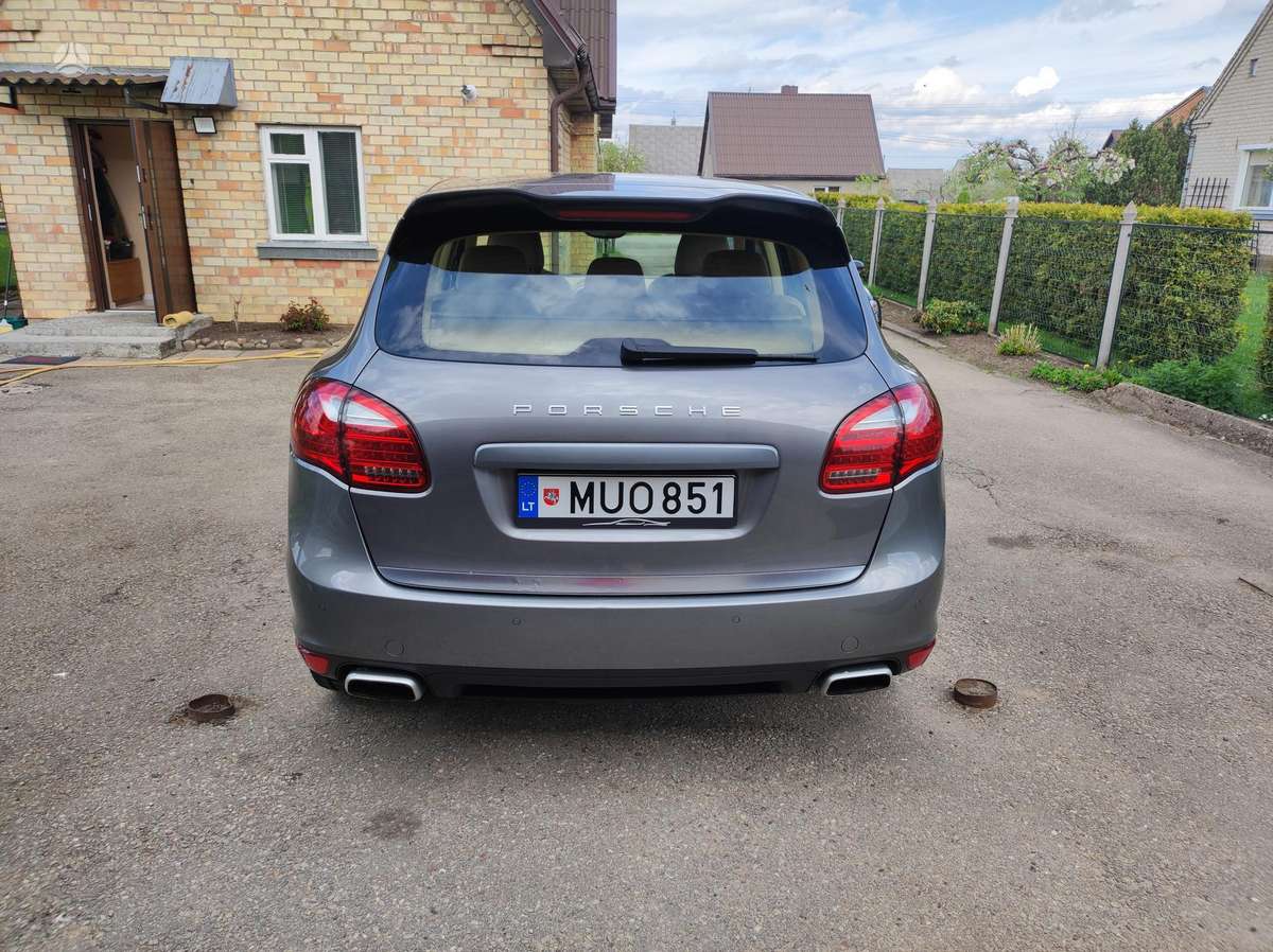 Porsche Cayenne - 2
