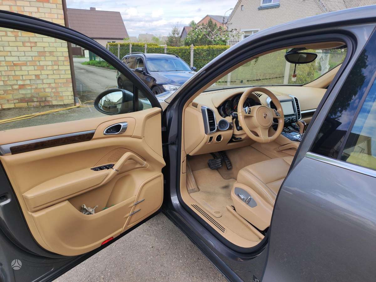 Porsche Cayenne - 5