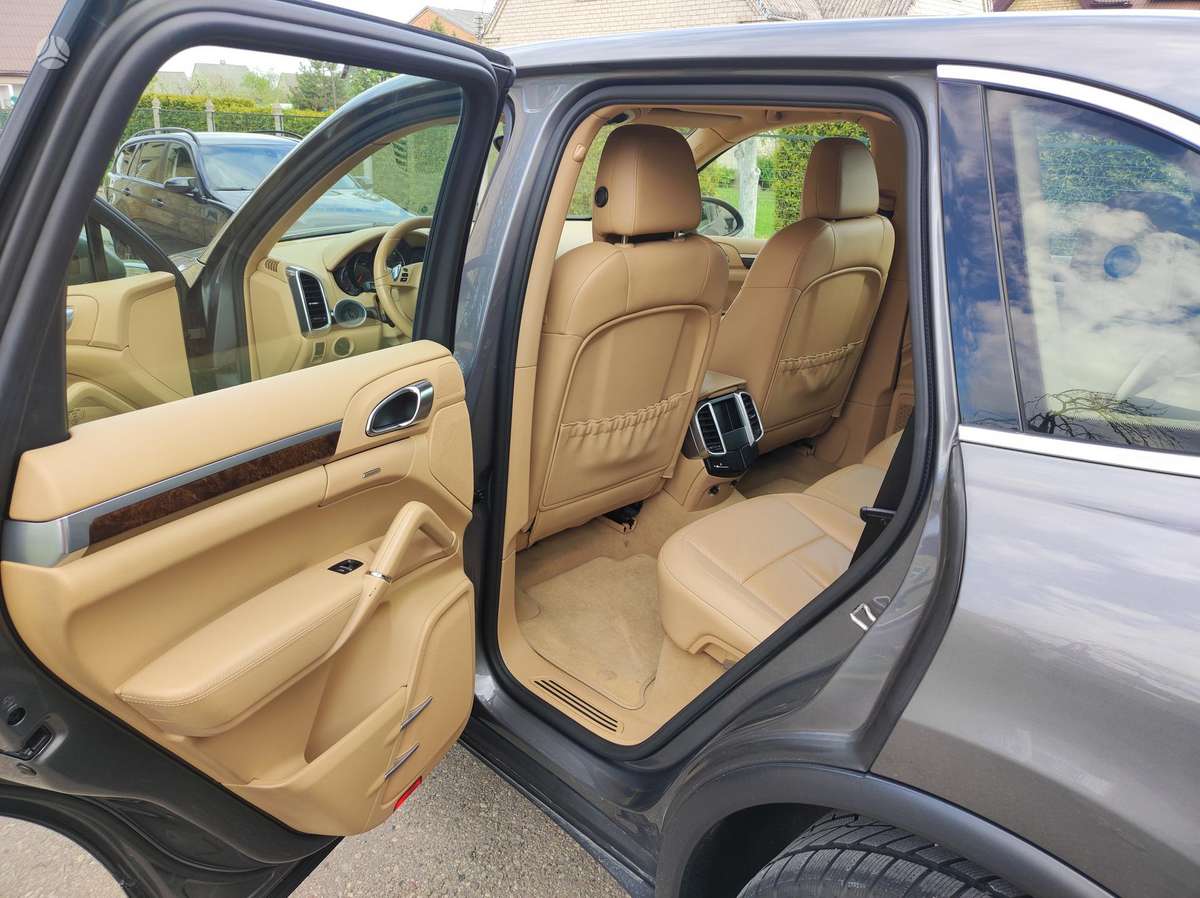 Porsche Cayenne - 6