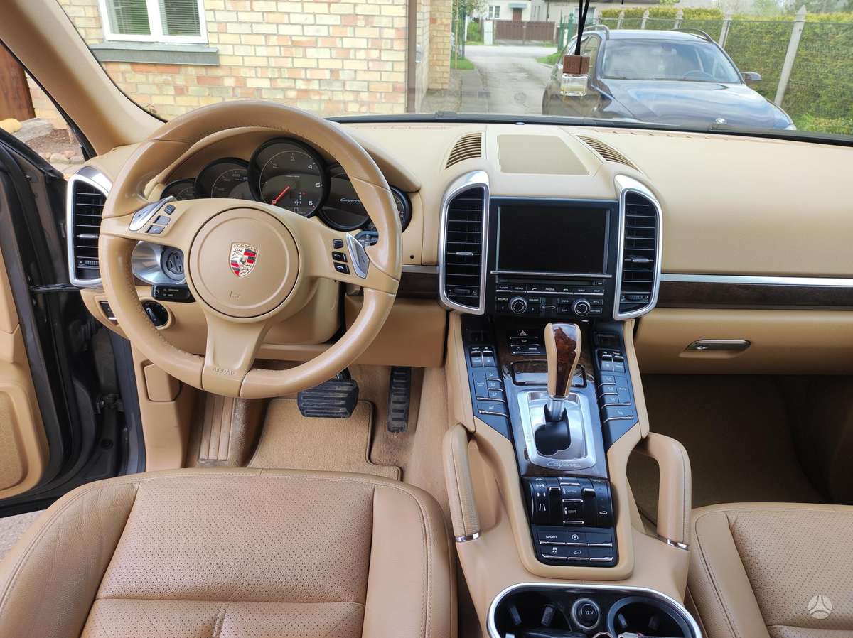 Porsche Cayenne - 8