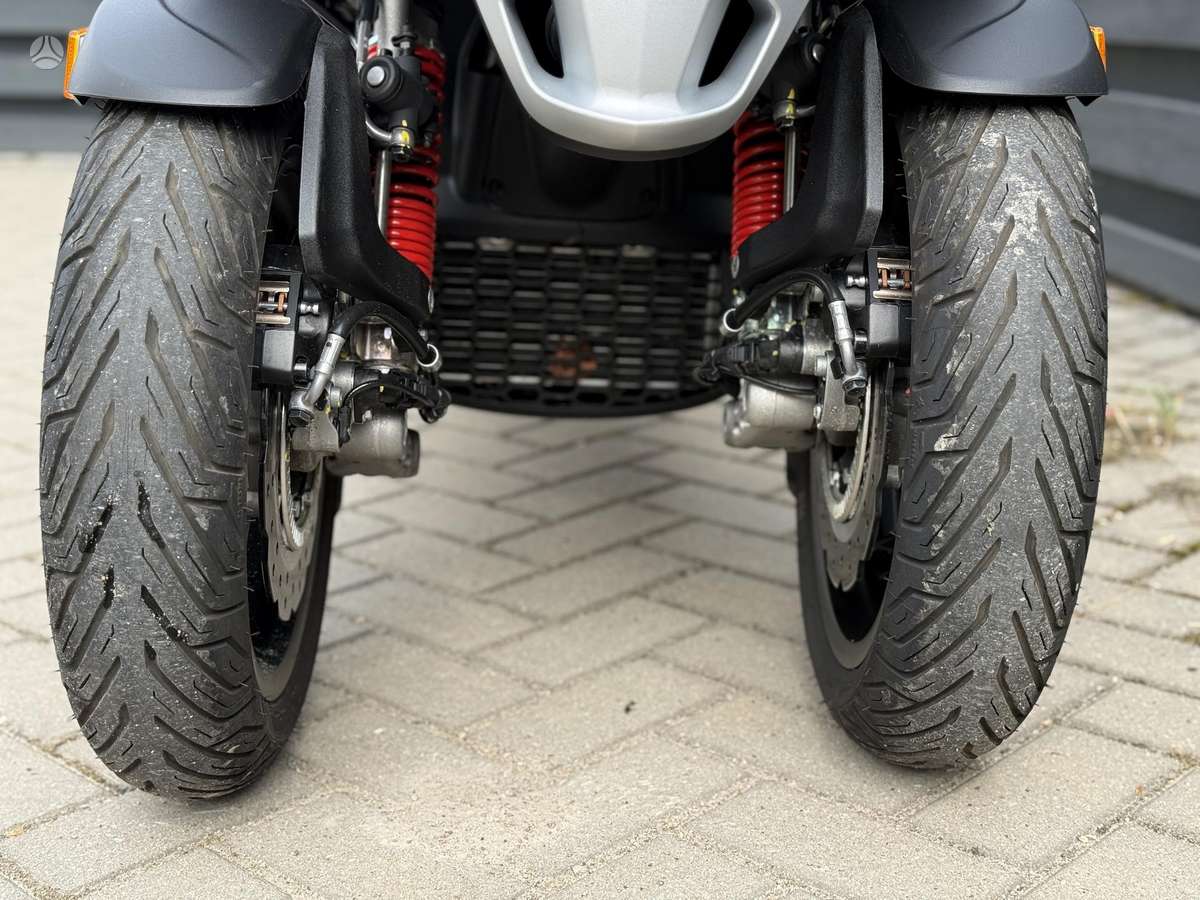 Piaggio MP3 278cc, трициклы