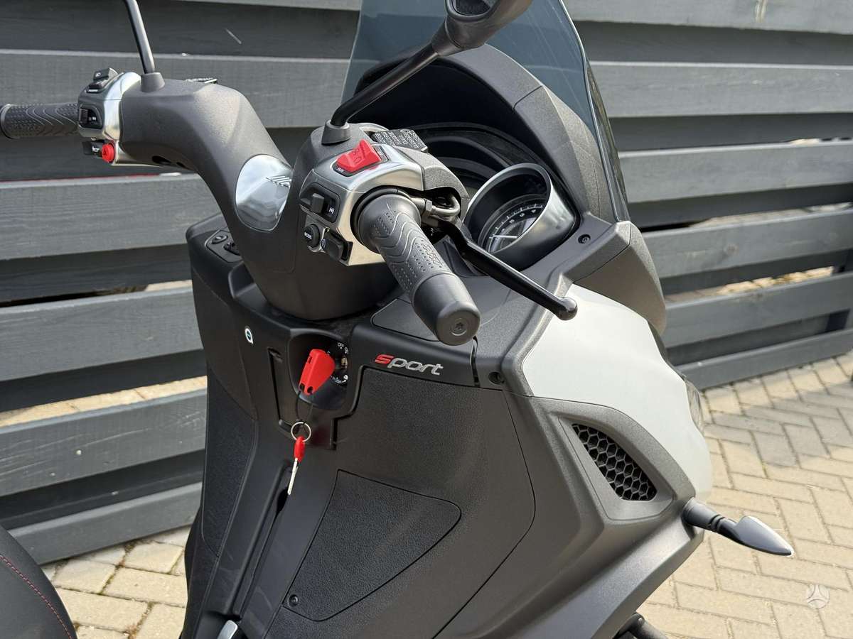 Piaggio MP3 278cc, трициклы