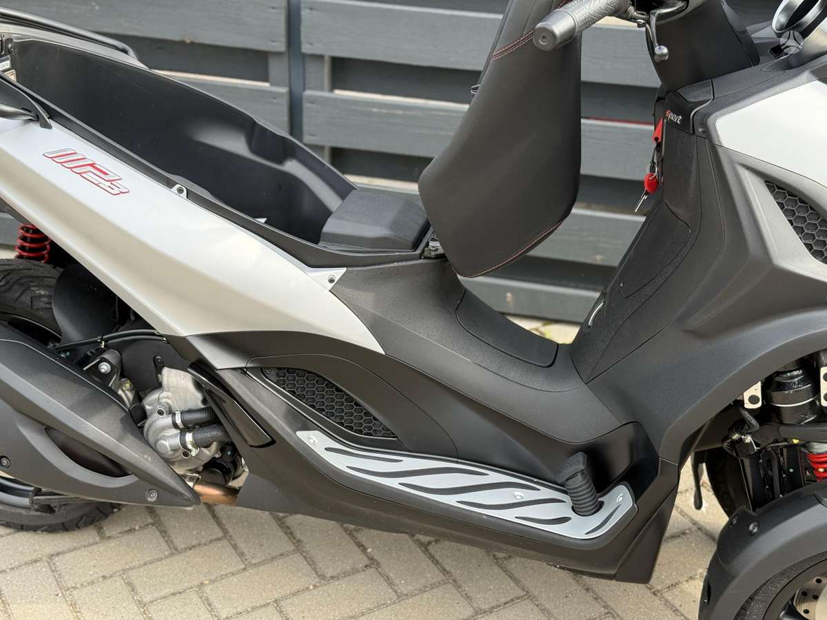 Piaggio MP3 278cc, trikes