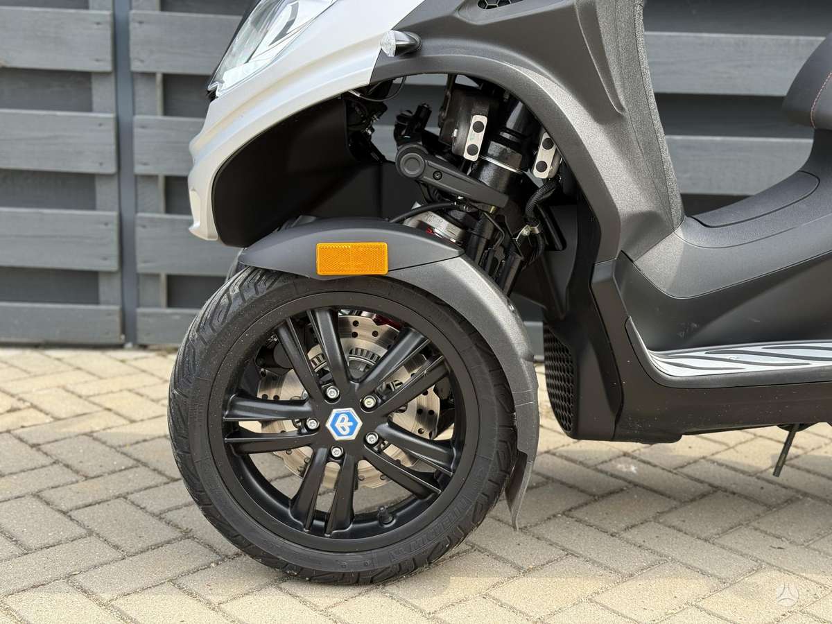 Piaggio MP3 278cc, trikes