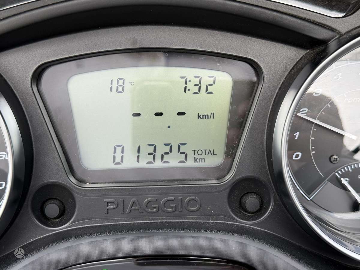 Piaggio MP3 278cc, трициклы