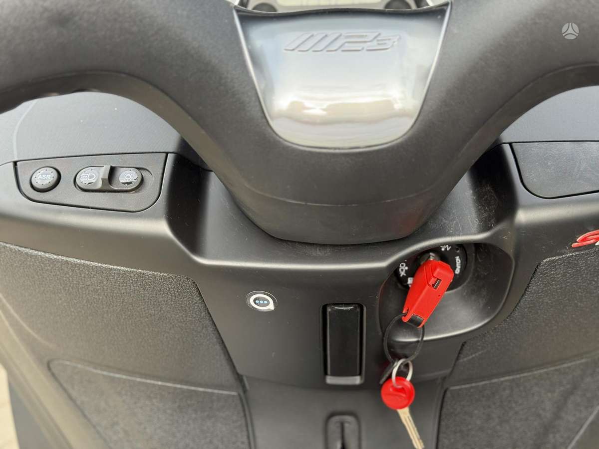 Piaggio MP3 278cc, trikes