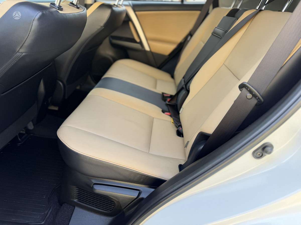 Toyota RAV4 - 11