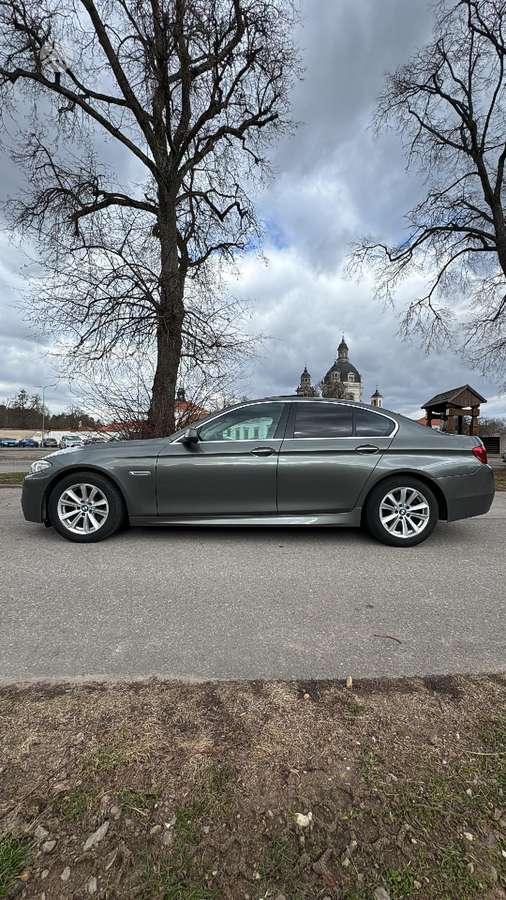 BMW 528, Седан