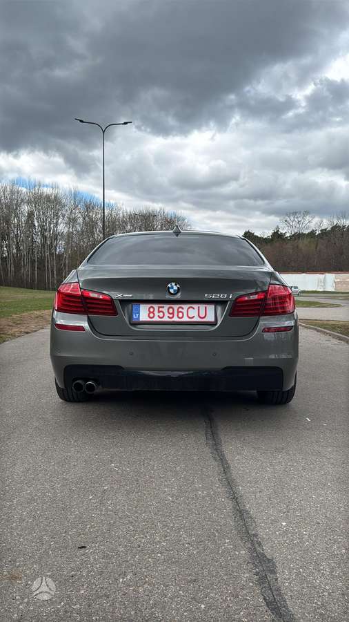 BMW 528, saloon / sedan
