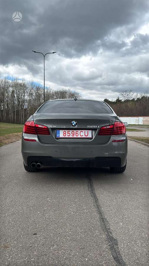 BMW 528, Седан