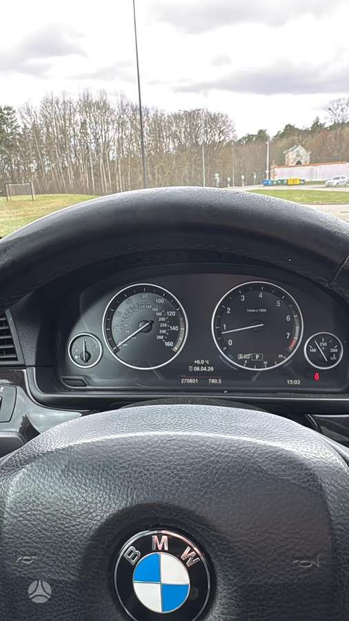BMW 528, saloon / sedan