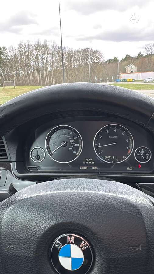 BMW 528, Седан