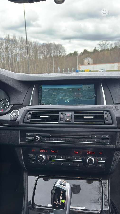 BMW 528, Седан