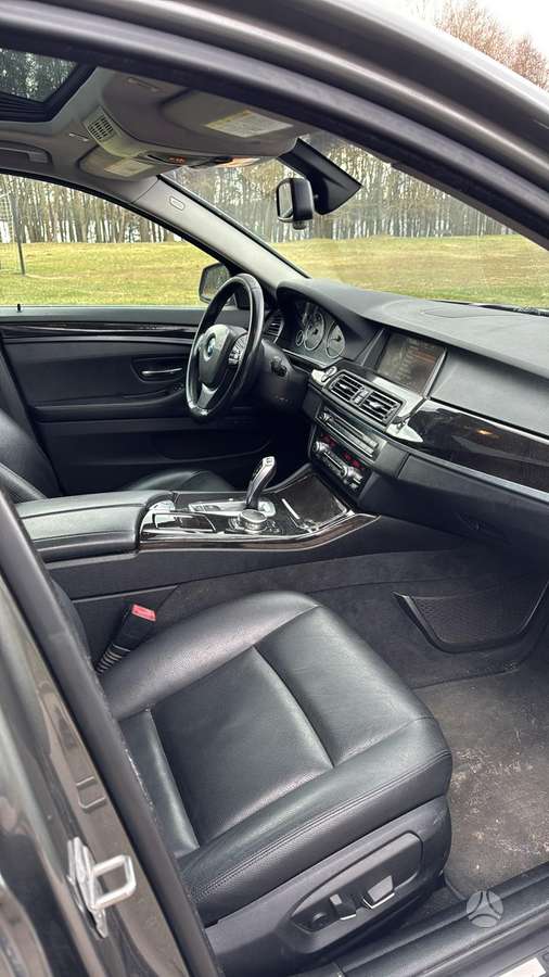BMW 528, Седан