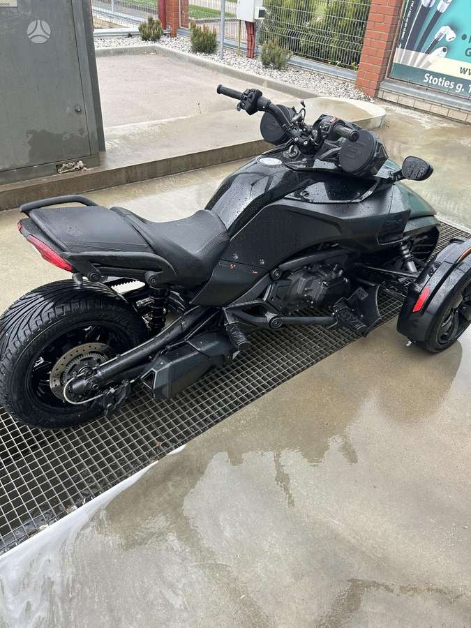 Can-Am Spyder 1330cc, trikes