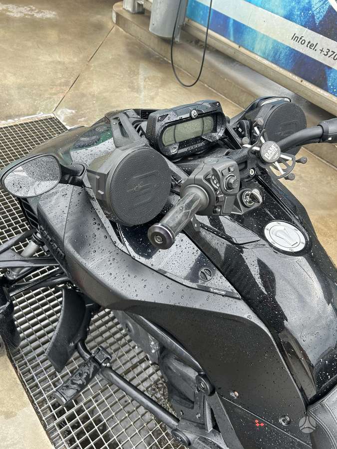 Can-Am Spyder 1330cc, trikes