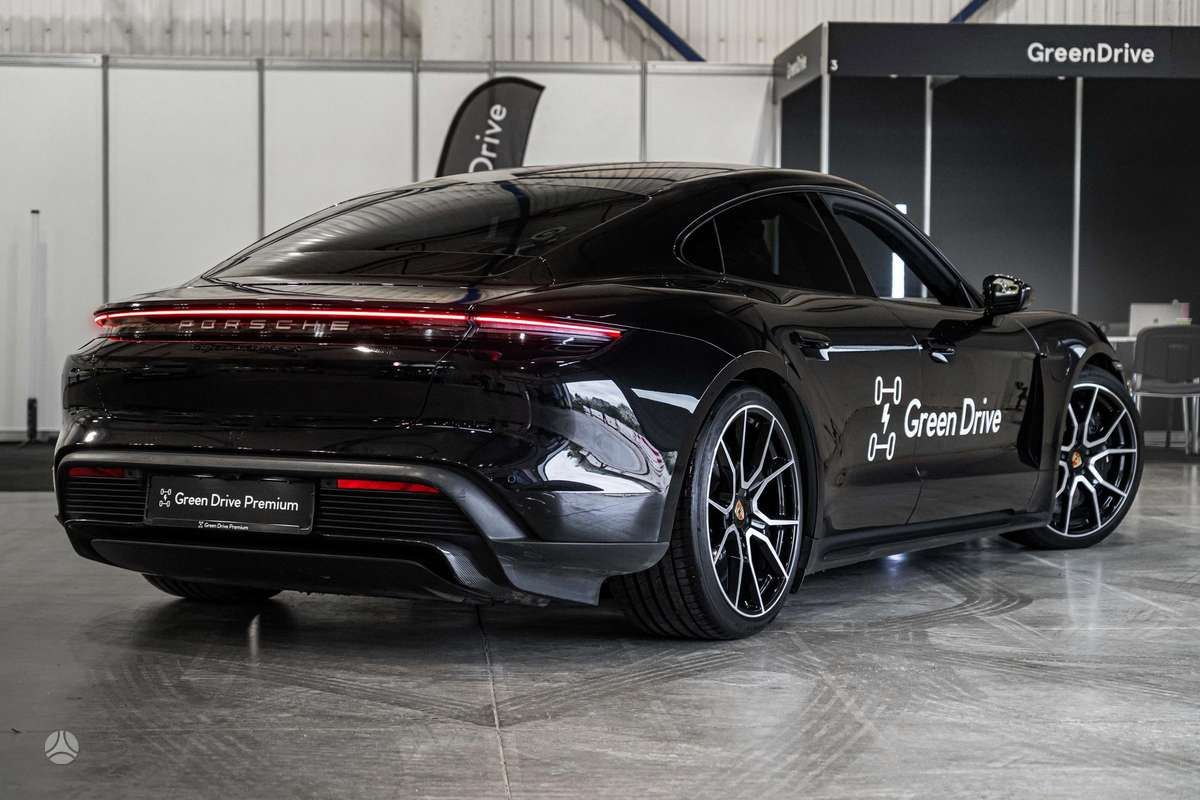 Porsche Taycan - 8