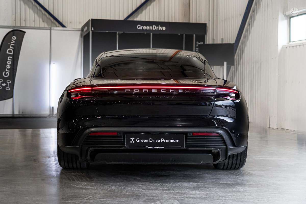 Porsche Taycan - 6