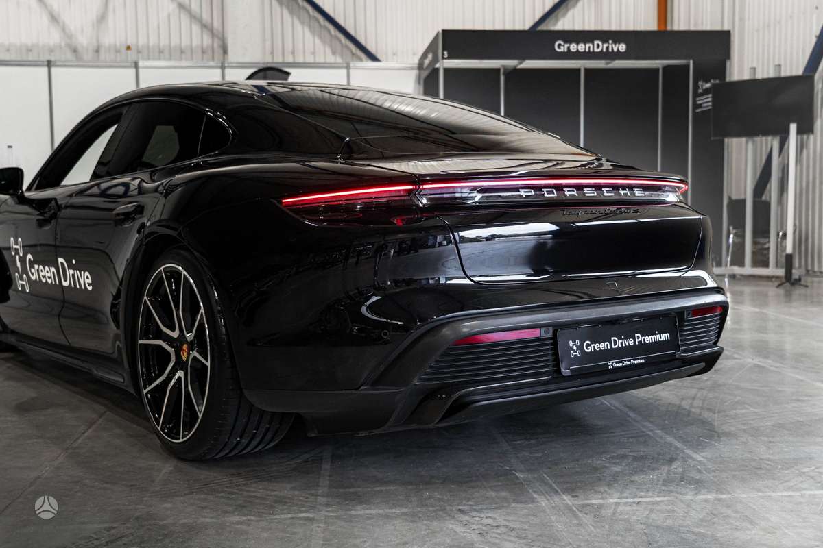 Porsche Taycan - 11