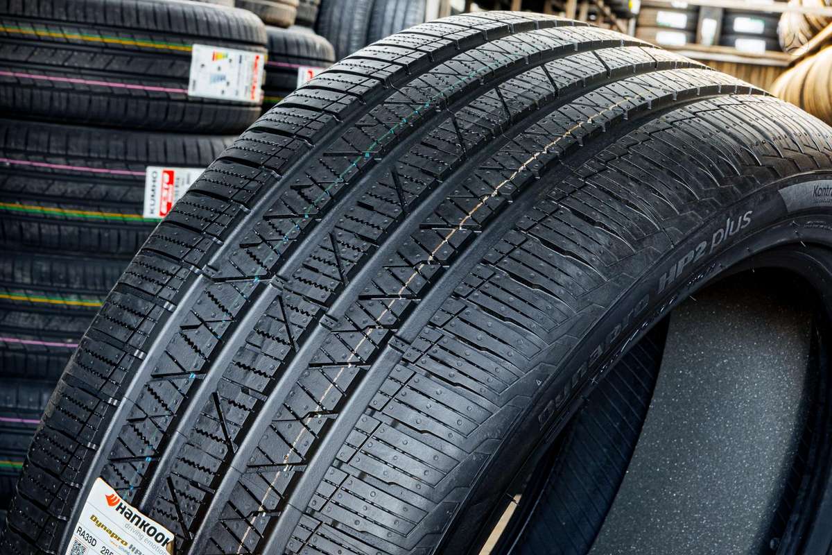 Hankook Dynapro HP2 Plus, summer 285/40 R22