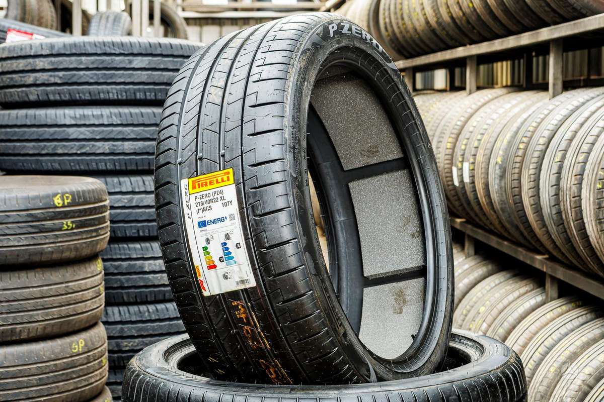 Pirelli P Zero 4 (BMW), летние 275/40 R22