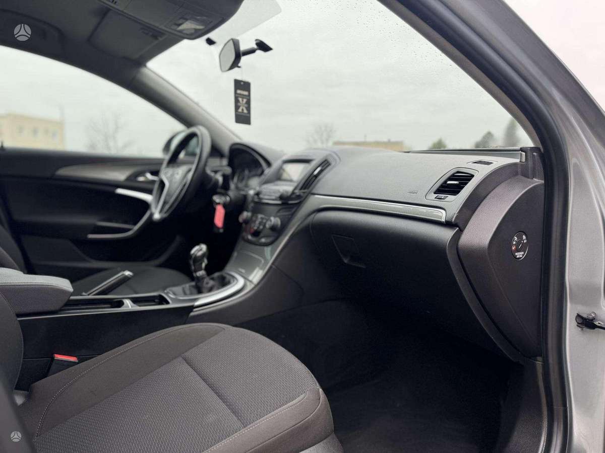 Opel Insignia, 2.0 l., Седан