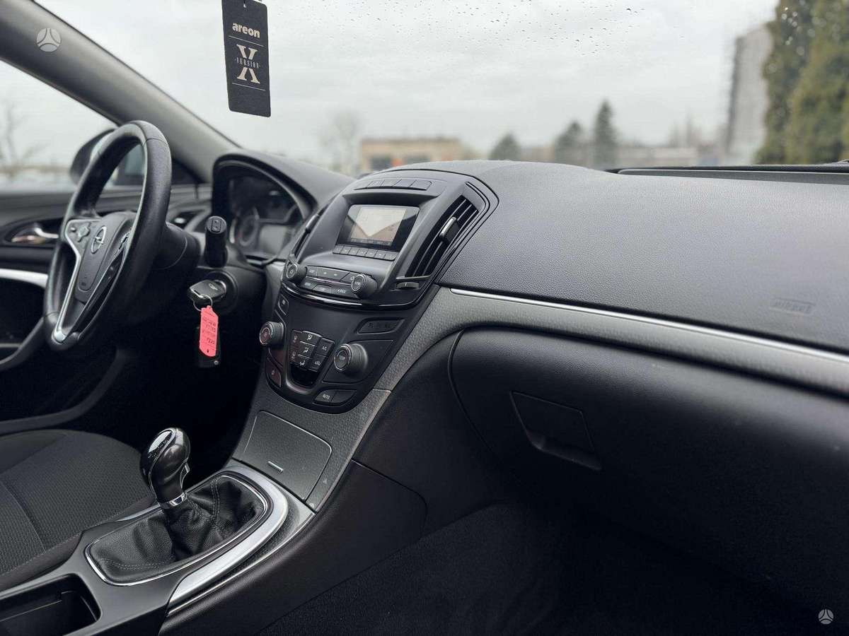 Opel Insignia, 2.0 l., Седан
