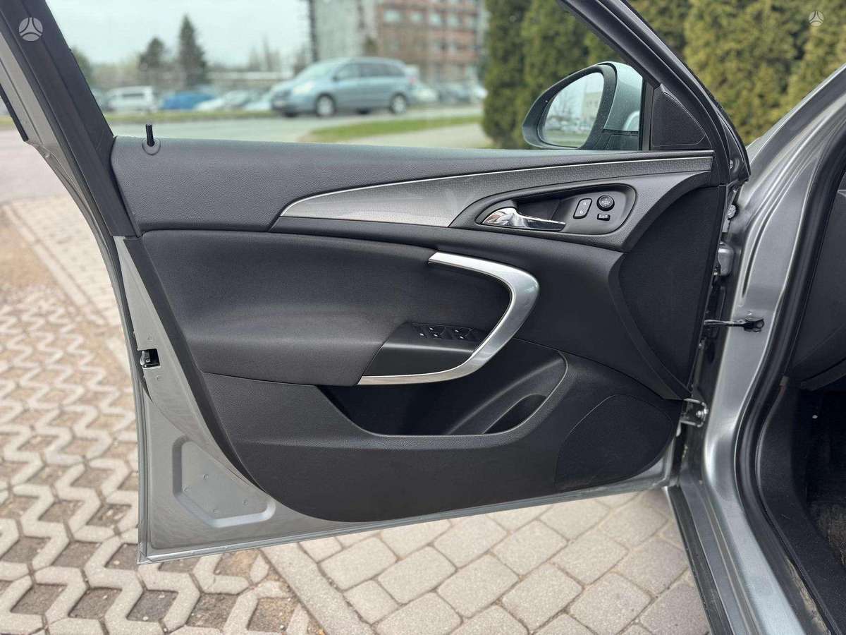 Opel Insignia, 2.0 l., Седан