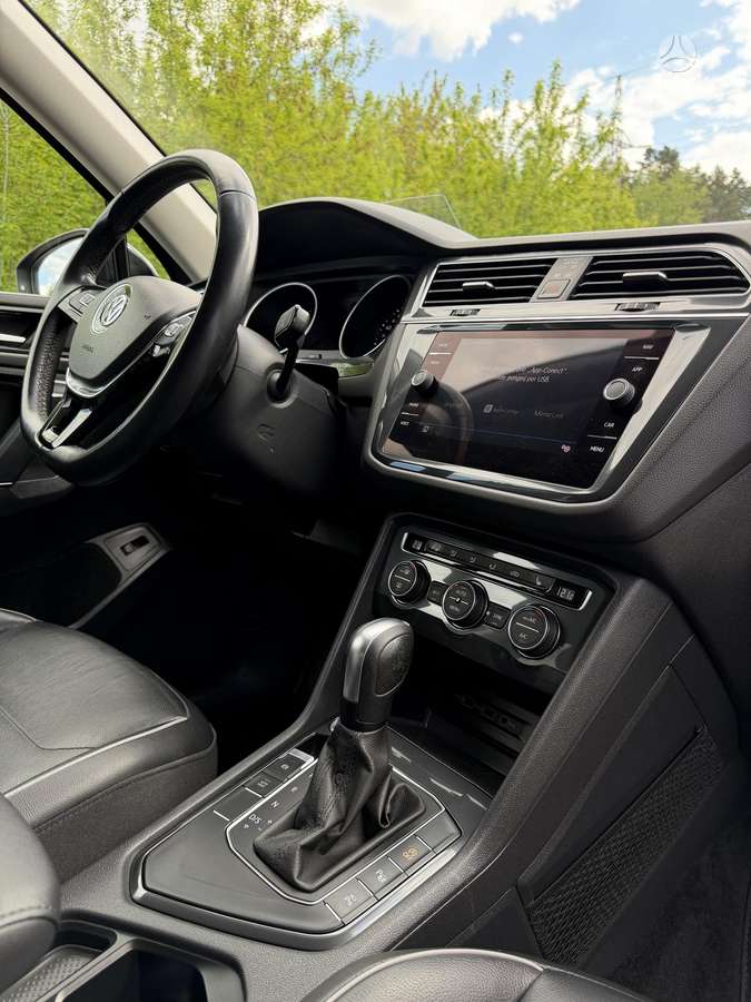 Volkswagen Tiguan - 11