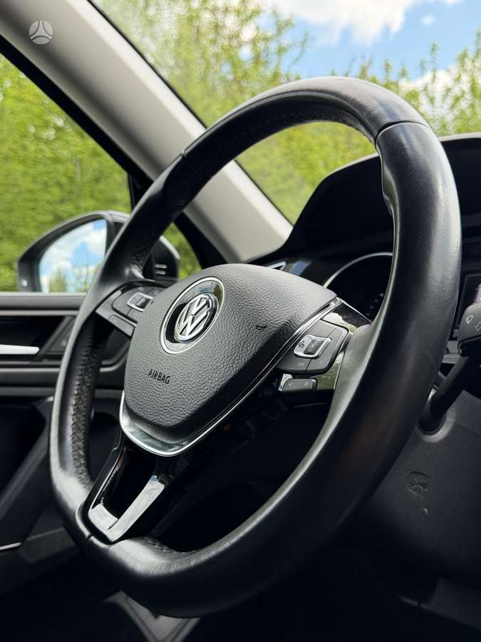 Volkswagen Tiguan - 12
