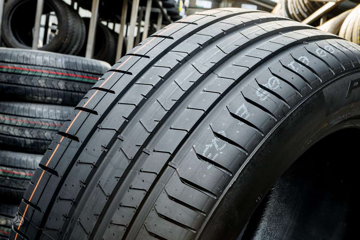 Pirelli P Zero 4 (MO), summer 275/45 R21