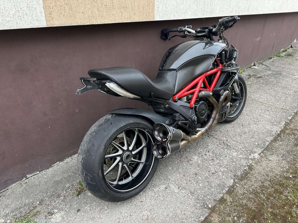 Ducati Diavel 1200cc, street / classic