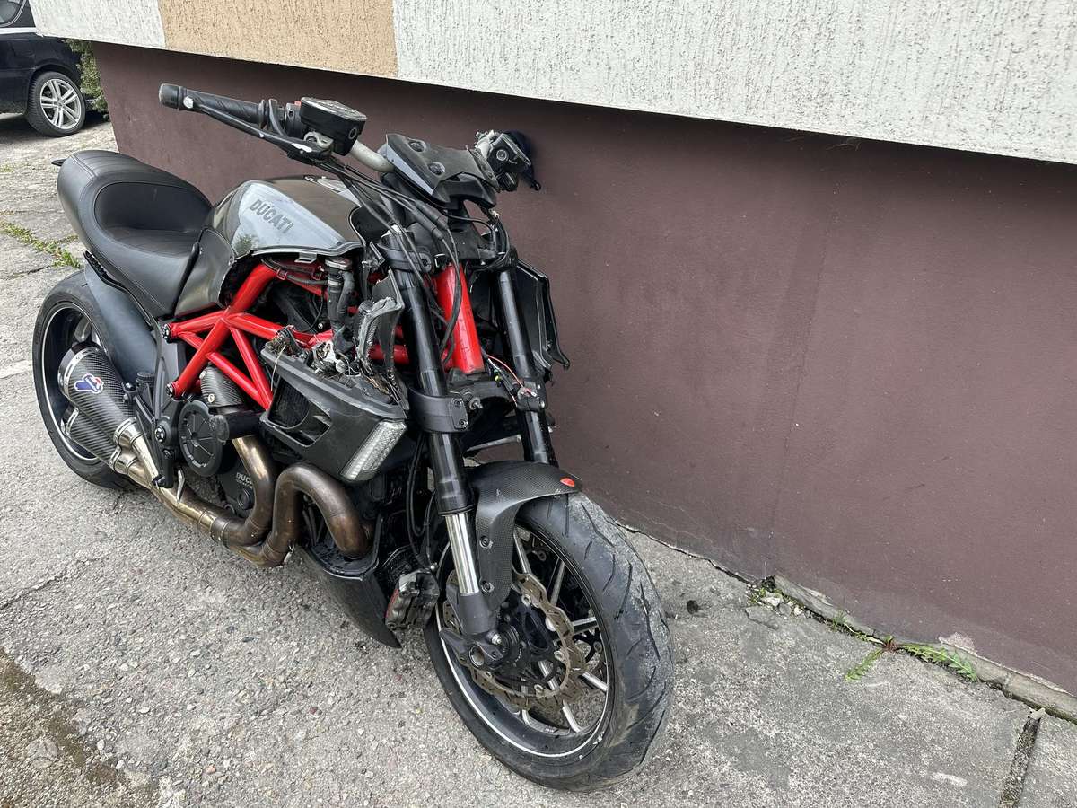 Ducati Diavel 1200cc, street / classic