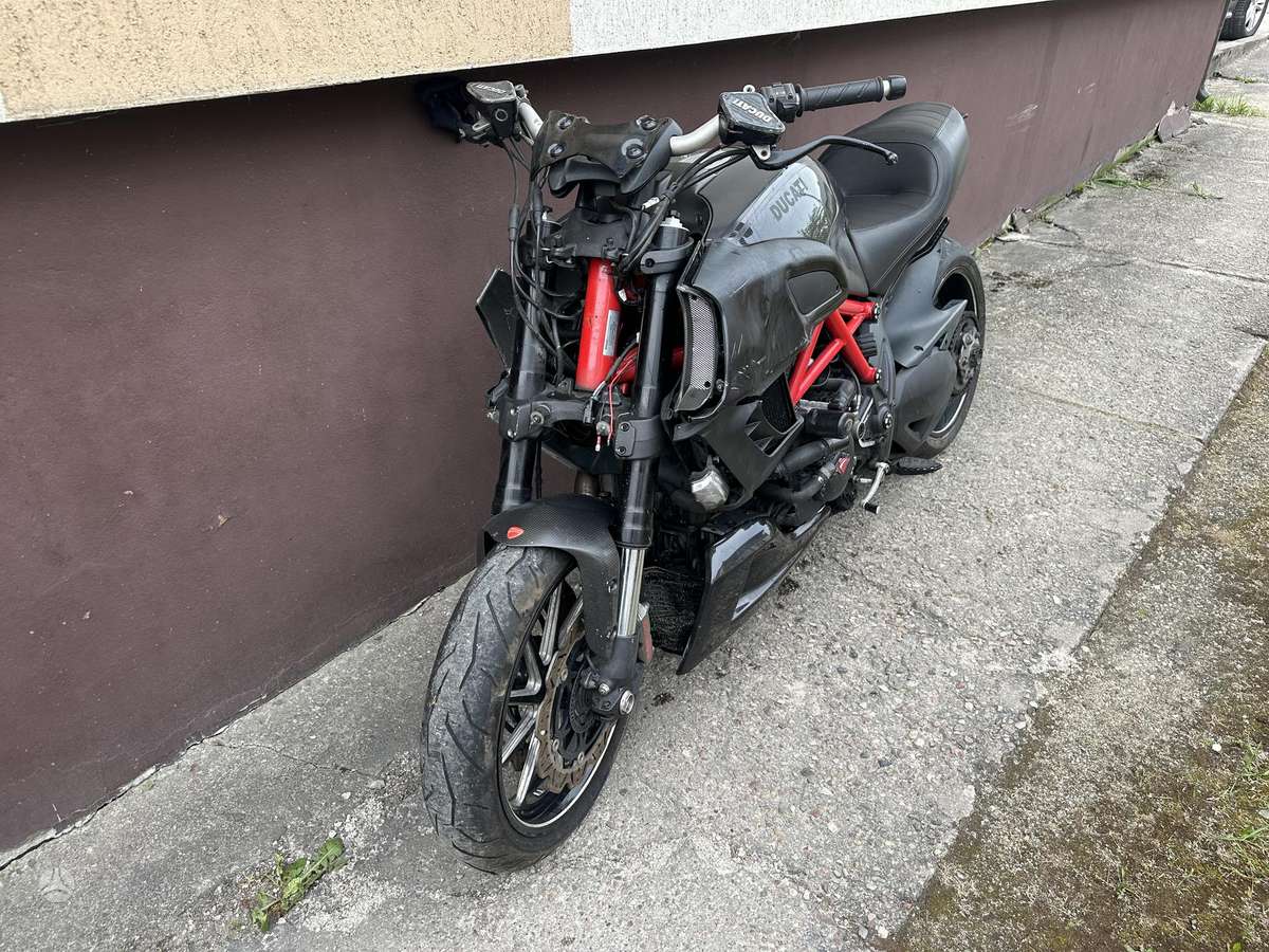 Ducati Diavel 1200cc, street / classic